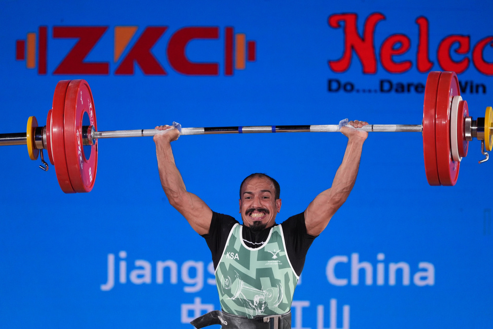 瑞士长跑选手斩获举重比赛亚军 瑞士长跑选手斩获举重比赛亚军